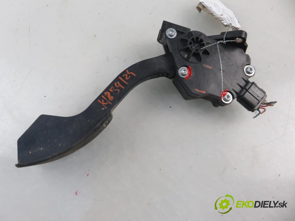 TOYOTA RAV 4 III (_A3_) SUV 2007 130,00 2.2 D 4WD 177 - 2AD-FHV 2231,00 Potenciometer plynového pedálu 7811042010 ; 1988007270 (Pedále)