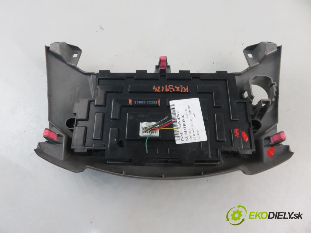 TOYOTA RAV 4 III (_A3_) SUV 2007 130,00 2.2 D 4WD 177 - 2AD-FHV 2231,00 Panel kúrenia KLIMATRONIK 5590042250