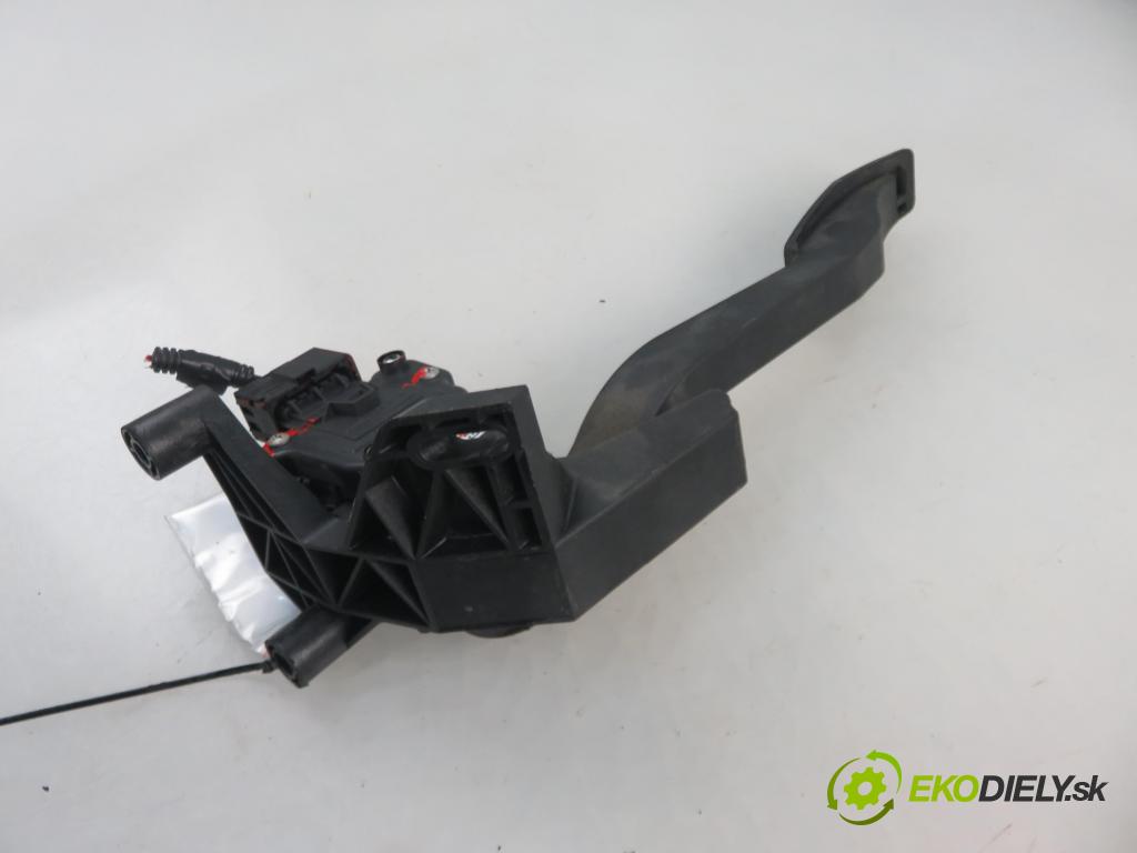 OPEL TIGRA TwinTop (X04) COUPE-CABRIO 2005 66,00 1.4 - Z 14 XEP 1364,00 Potenciometer plynového pedálu 9129423CL (Pedále)