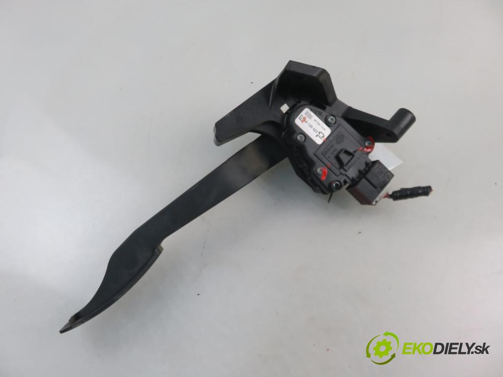 OPEL TIGRA TwinTop (X04) COUPE-CABRIO 2005 66,00 1.4 - Z 14 XEP 1364,00 Potenciometer plynového pedálu 9129423CL (Pedále)