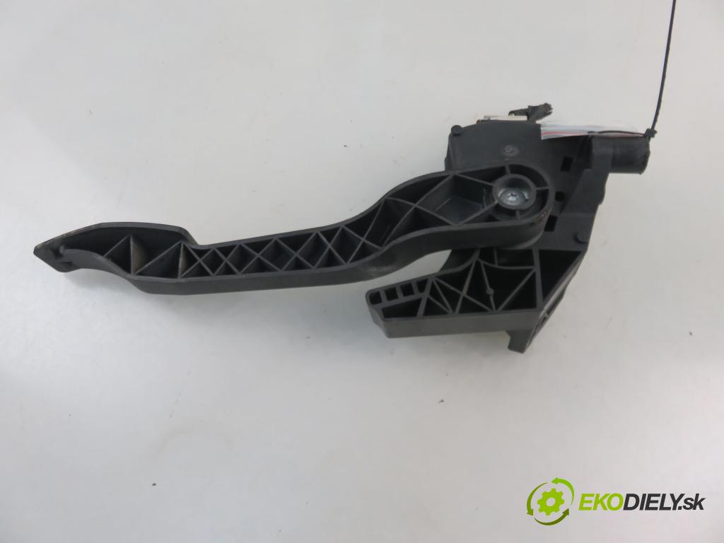 OPEL TIGRA TwinTop (X04) COUPE-CABRIO 2005 66,00 1.4 - Z 14 XEP 1364,00 Potenciometer plynového pedálu 9129423CL (Pedále)