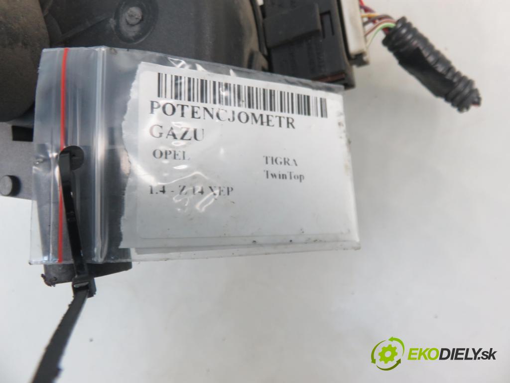 OPEL TIGRA TwinTop (X04) COUPE-CABRIO 2005 66,00 1.4 - Z 14 XEP 1364,00 Potenciometer plynového pedálu 9129423CL (Pedále)