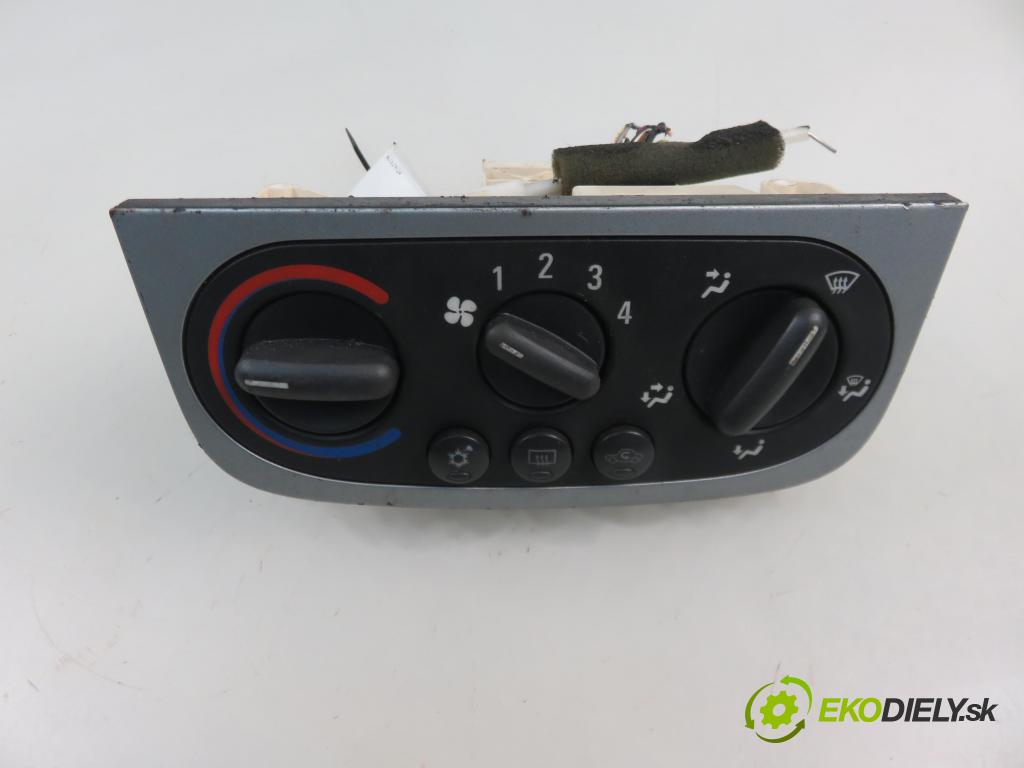OPEL TIGRA TwinTop (X04) COUPE-CABRIO 2005 66,00 1.4 - Z 14 XEP 1364,00 Panel kúrenia KLIMATIZACE: