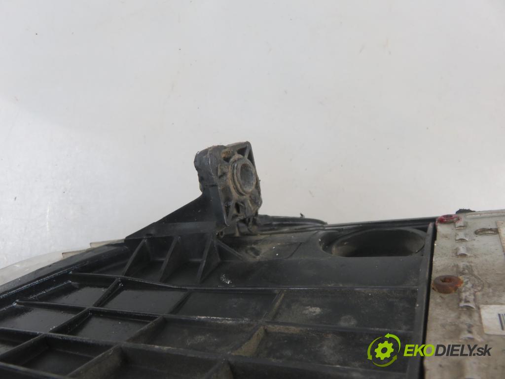 VW PASSAT B6 Variant (3C5) KOMBI 2006 103,00 2.0 TDI 16V - BKP 1968,00 Svetlo LP 3C0941751G