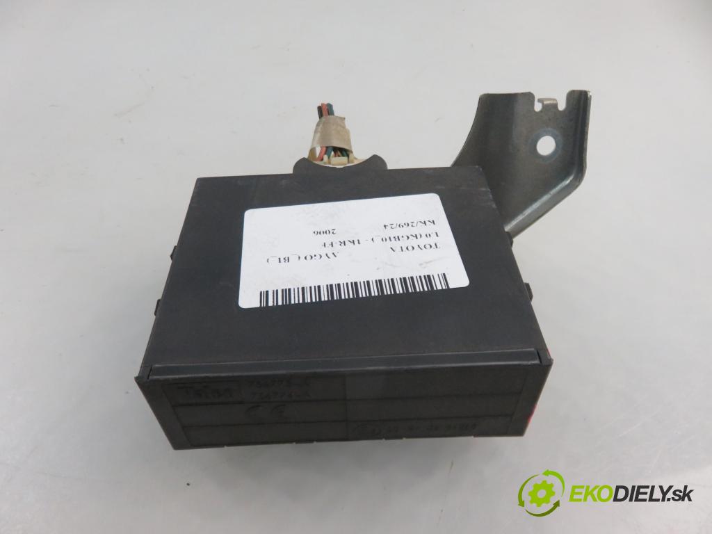 TOYOTA AYGO (_B1_) HB 2006 50,00 1.0 68 - 1KR-FE 998,00 MODUL komfortu 897400H01000