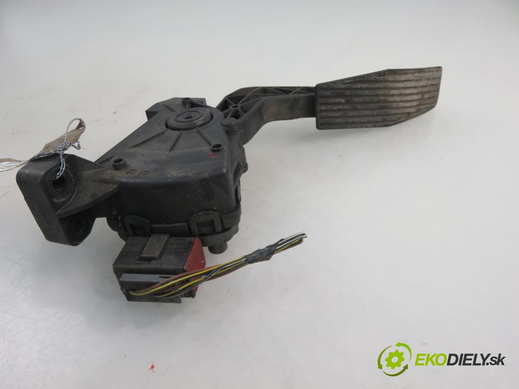 OPEL VECTRA C (Z02) SEDAN 2002 90,00 1.8 16V 122 - Z 18 XE 1796,00 Potenciometer plynového pedálu 9186724CE ; 6PV00832200 (Pedále)