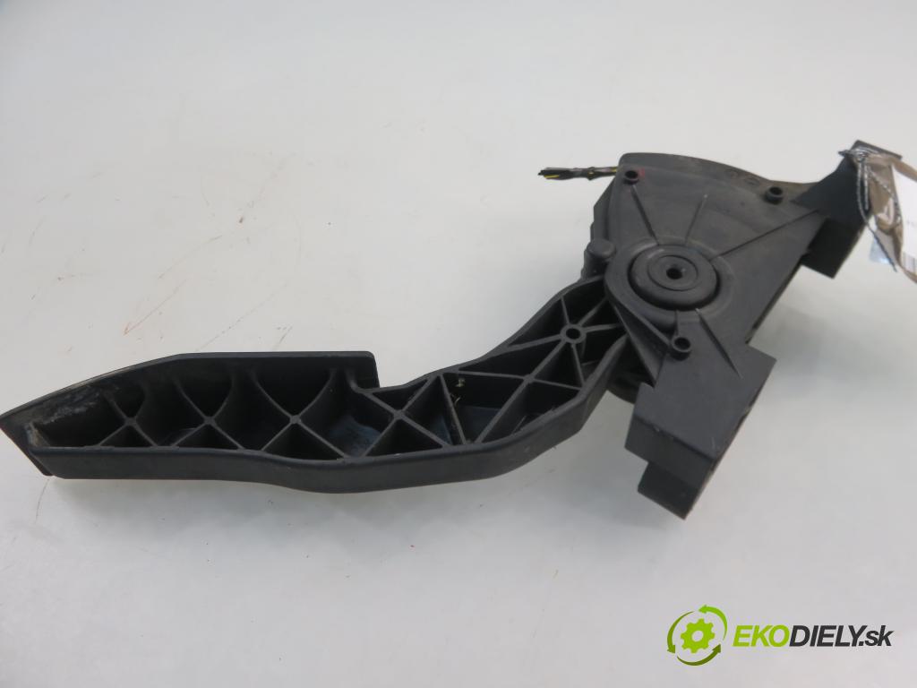 OPEL VECTRA C (Z02) SEDAN 2002 90,00 1.8 16V 122 - Z 18 XE 1796,00 Potenciometer plynového pedálu 9186724CE ; 6PV00832200 (Pedále)