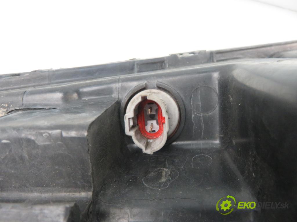 KIA SORENTO I (JC) SUV 2004 103,00 2.5 CRDi 140 - D4CB 2497,00 Svetlo PP