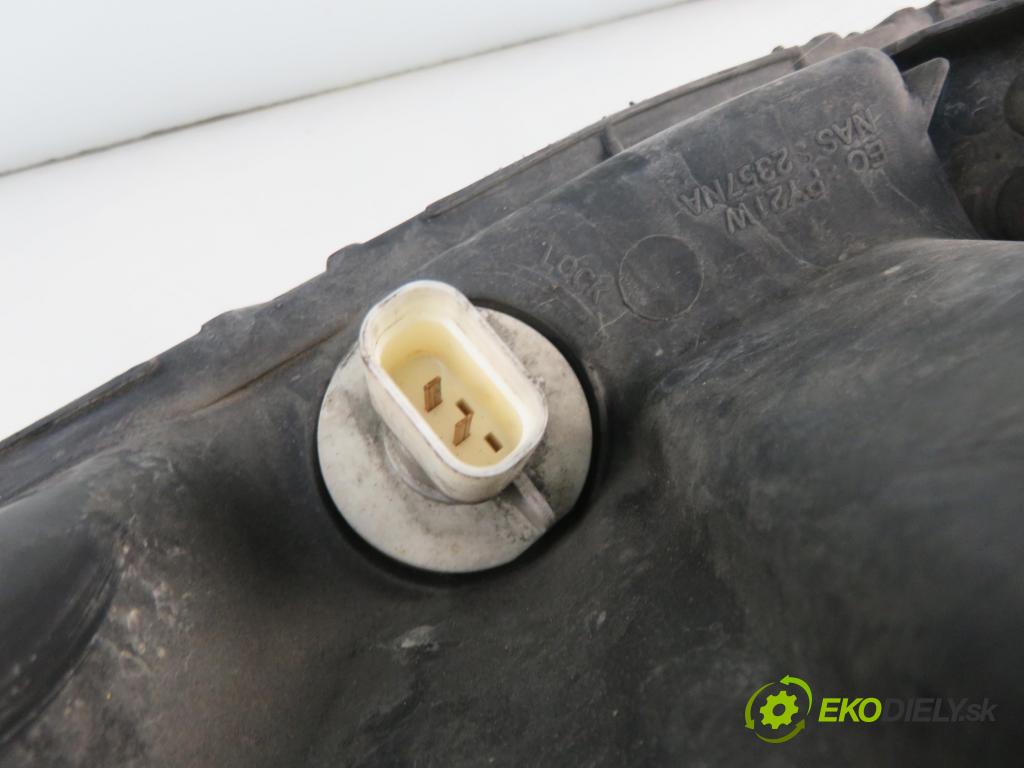 KIA SORENTO I (JC) SUV 2004 103,00 2.5 CRDi 140 - D4CB 2497,00 Svetlo PP