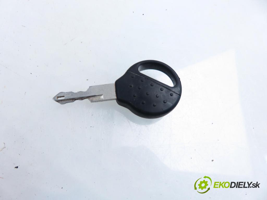PEUGEOT 206 SW (2E/K) KOMBI 2004 80,00 1.6 HDi 110 - 9HZ (DV6TED4) 1560,00 spinačka  (Spínacie skrinky a kľúče)