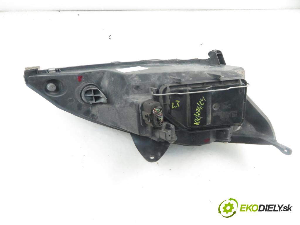 FORD FOCUS (DAW, DBW) HB 2001 66,00 1.8 TDDi 90- C9DB 1753,00 Svetlo LP 2M5113101BD