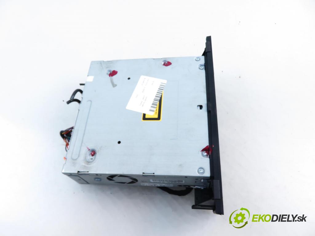 AUDI A4 Avant (8K5, B8) KOMBI 2011 118,00 1.8 TFSI - CDHB 1798,00 CZYTNIK navigace 8T1035652G (Ostatní)