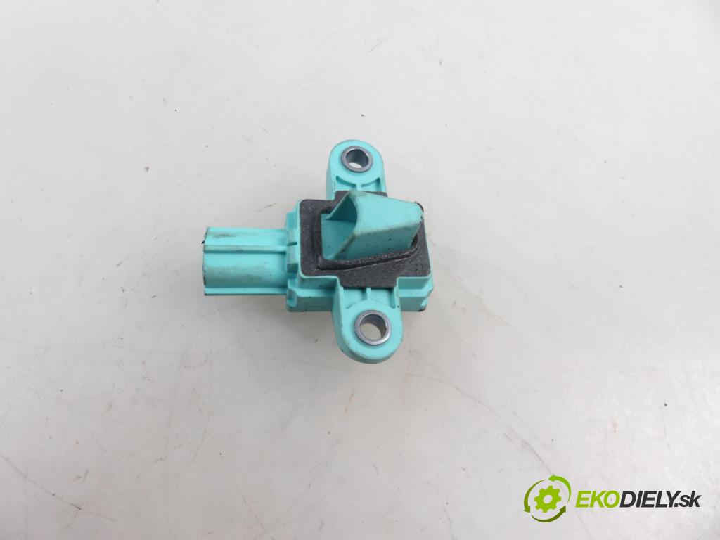 AUDI A4 Avant (8K5, B8) KOMBI 2011 118,00 1.8 TFSI - CDHB 1798,00 Snímač nárazu 5WK4380902 ; 8K0955557C (Snímače nárazu)