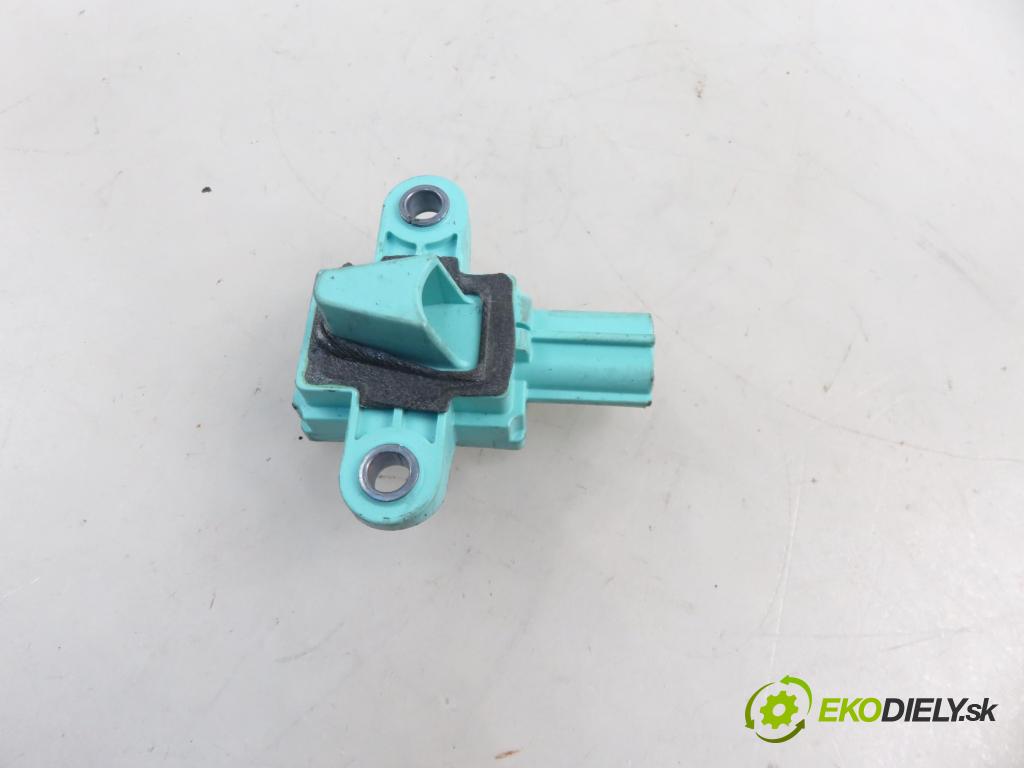 AUDI A4 Avant (8K5, B8) KOMBI 2011 118,00 1.8 TFSI - CDHB 1798,00 Snímač nárazu 5WK4380902 ; 8K0955557C (Snímače nárazu)