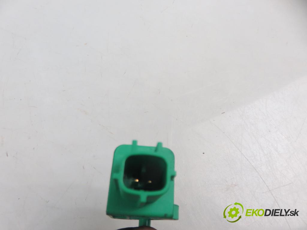 AUDI A4 Avant (8K5, B8) KOMBI 2011 118,00 1.8 TFSI - CDHB 1798,00 Snímač nárazu 5WK43544 ; 1K0909606C (Snímače nárazu)