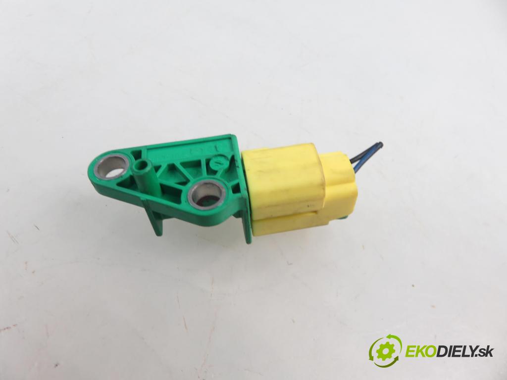 AUDI A4 Avant (8K5, B8) KOMBI 2011 118,00 1.8 TFSI - CDHB 1798,00 Snímač nárazu 5WK43544 ; 1K0909606C (Snímače nárazu)