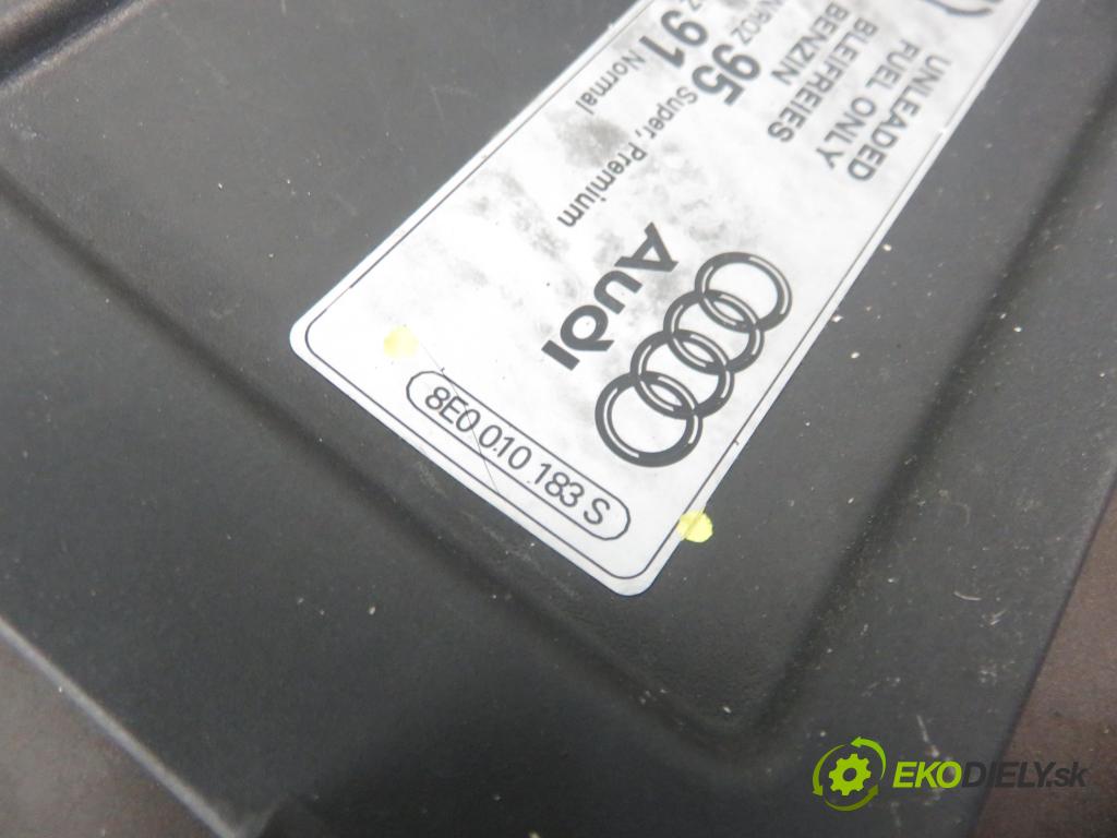 AUDI A4 Avant (8K5, B8) KOMBI 2011 118,00 1.8 TFSI - CDHB 1798,00 Dvierka nádrže paliva 8E0010183S ; 8K0809999A (Ostatné)