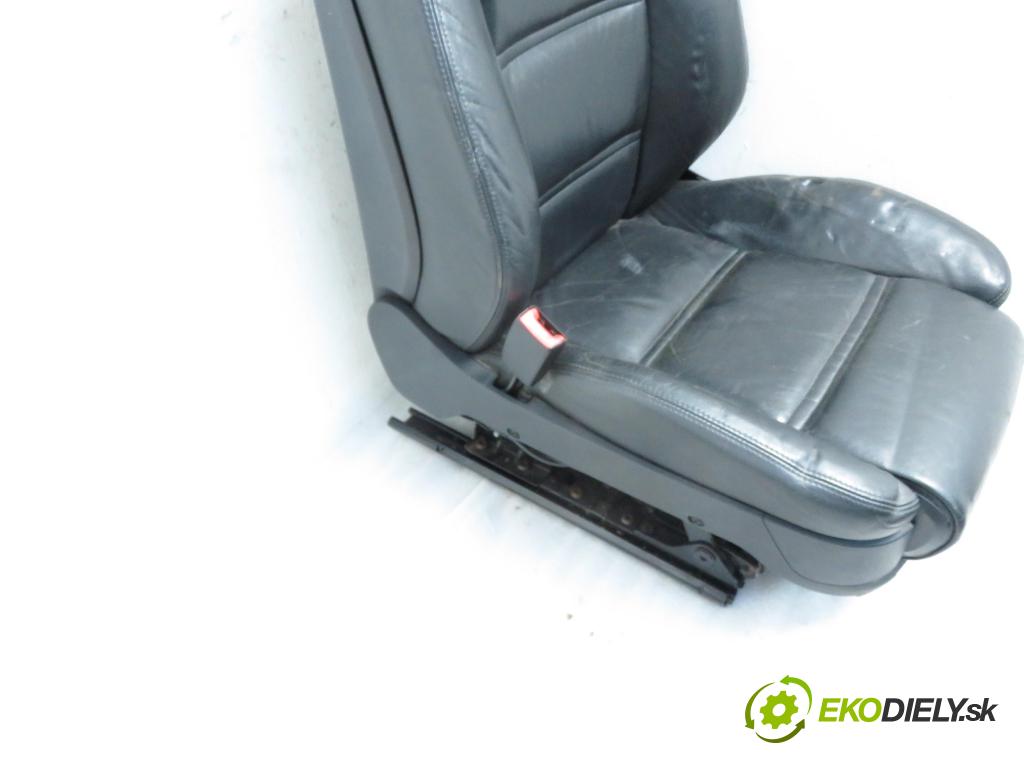 AUDI A8 D3 (4E2, 4E8) SEDAN 2003 246,00 4.2 quattro - BFM 4172,00 Sedadlá, sedačky