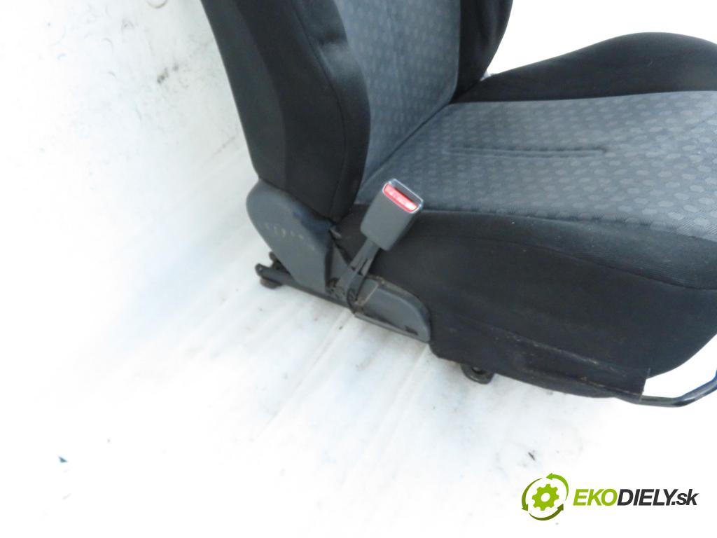 TOYOTA URBAN CRUISER (_P1_) CROSSOVER 2009 66,00 1.4 D-4D 4WD 90 - 1ND-TV 1364,00 Sedadlá, sedačky