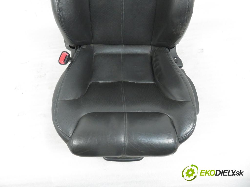 ALFA ROMEO GT (937_) COUPE 2005 121,00 2.0 JTS 165 - 937 A1.000 1970,00 Sedadlá, sedačky