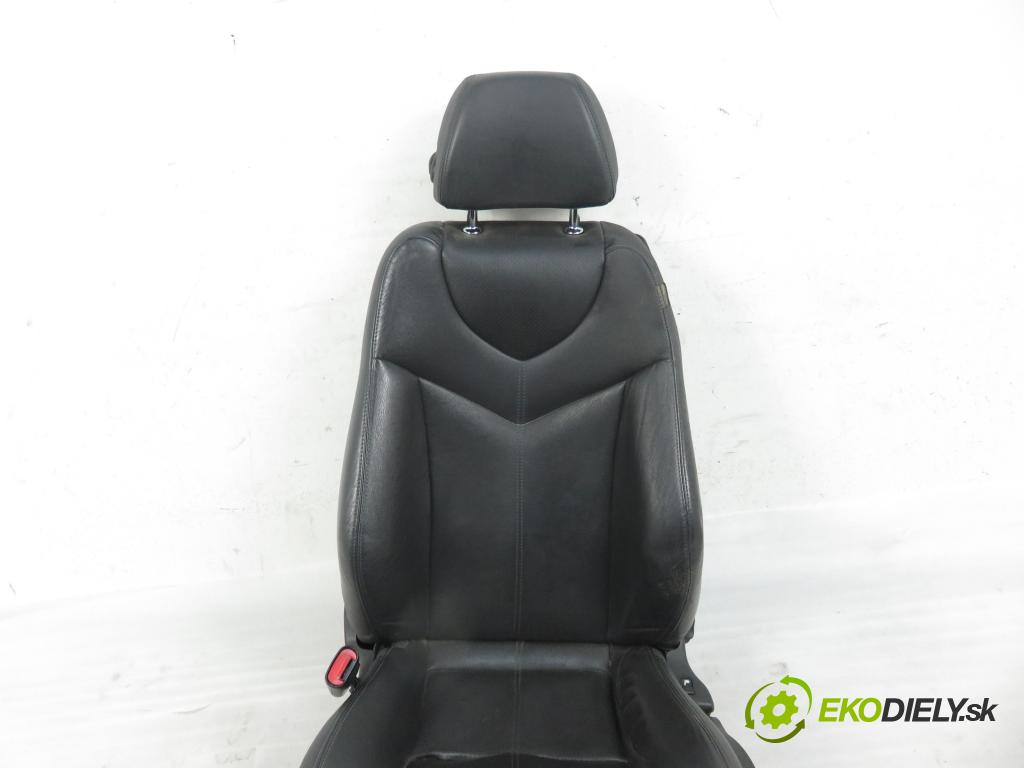 ALFA ROMEO GT (937_) COUPE 2005 121,00 2.0 JTS 165 - 937 A1.000 1970,00 Sedadlá, sedačky