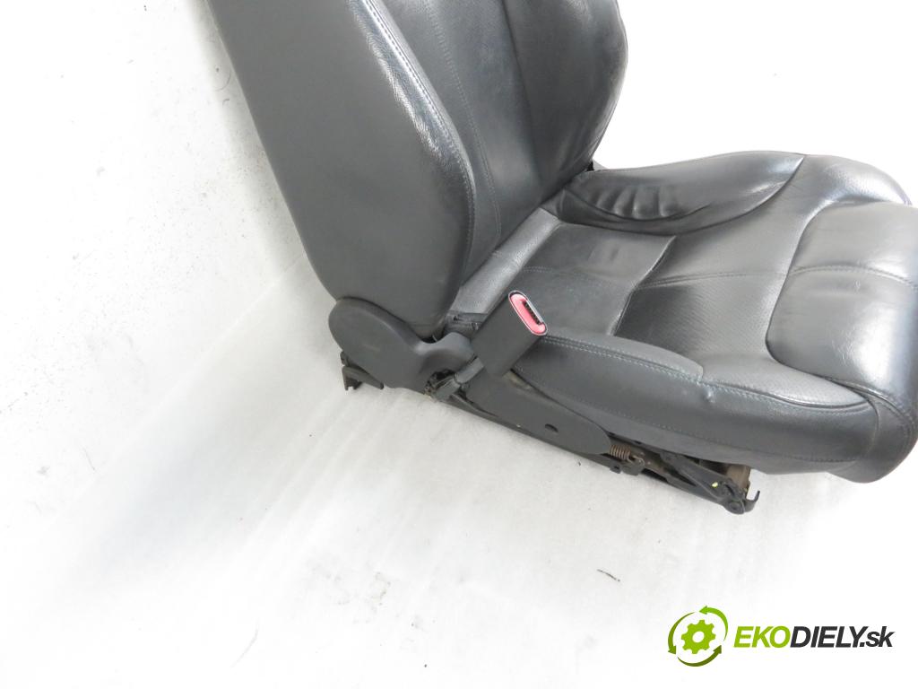 ALFA ROMEO GT (937_) COUPE 2005 121,00 2.0 JTS 165 - 937 A1.000 1970,00 Sedadlá, sedačky