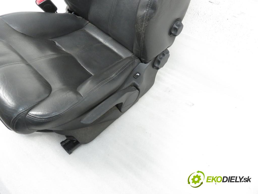 ALFA ROMEO GT (937_) COUPE 2005 121,00 2.0 JTS 165 - 937 A1.000 1970,00 Sedadlá, sedačky