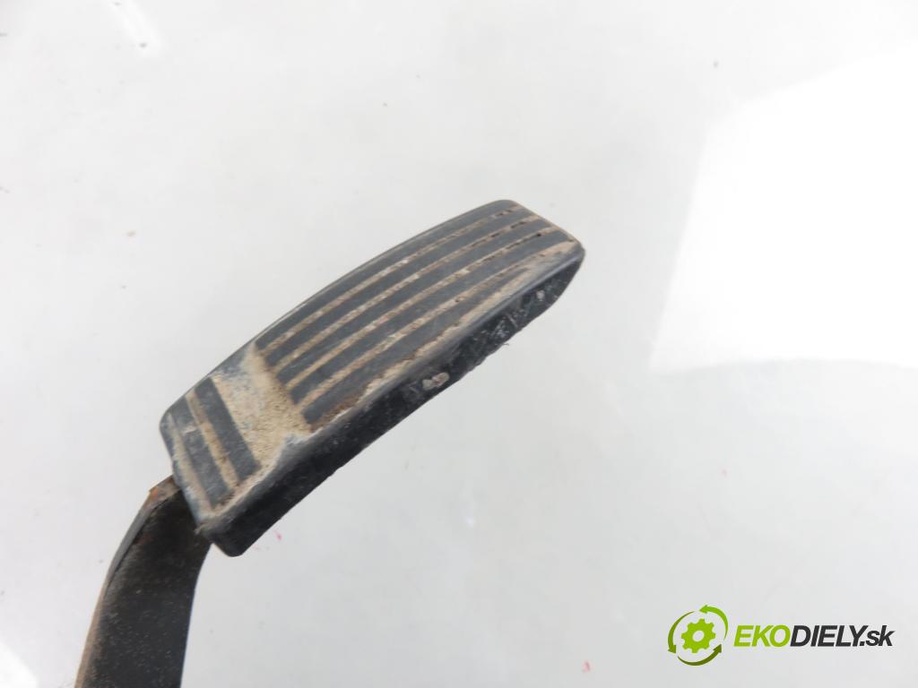 FORD TRANSIT Furgon (FA_ _) FURGON 2000 55,00 2.0 DI (FAE_, FAF_, FAG_) - D3FA 1998,00 Potenciometer plynového pedálu YC159F836BD (Pedále)