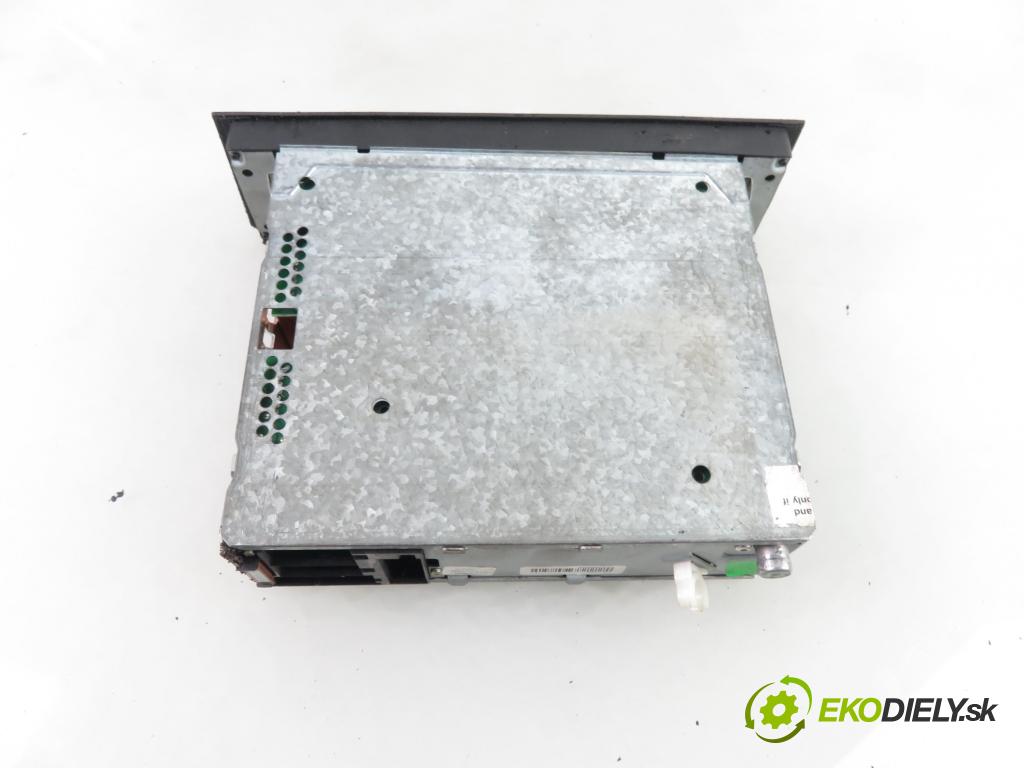 AUDI A4 (8E2, B6) SEDAN 2002 96,00 2.0 20V 130 - ALT 1984,00 RADIO Modul 8E0035152