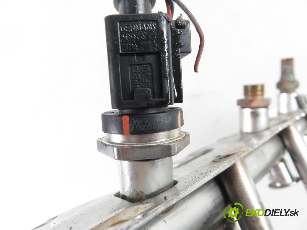 AUDI A4 (8EC, B7) SEDAN 2006 147,00 2.0 TFSI quattro - BPG 1984,00 Lišta vstrekovacia 06F133317L ; 06H906053A (Vstrekovacie lišty)