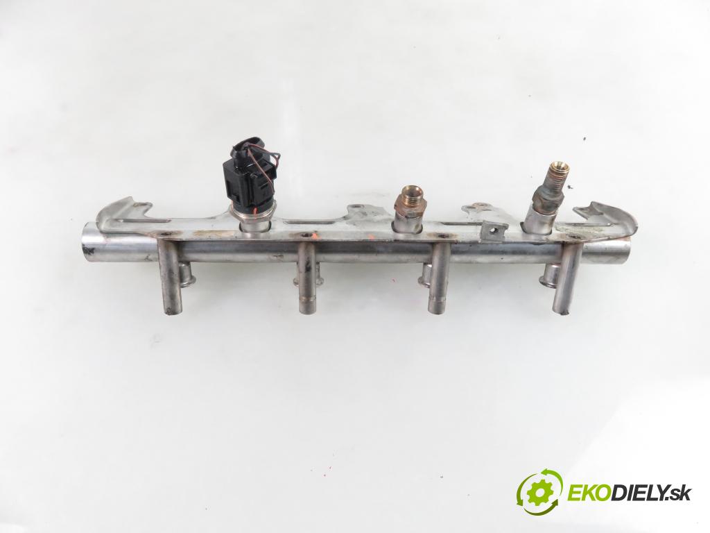 AUDI A4 (8EC, B7) SEDAN 2006 147,00 2.0 TFSI quattro - BPG 1984,00 Lišta vstrekovacia 06F133317L ; 06H906053A (Vstrekovacie lišty)