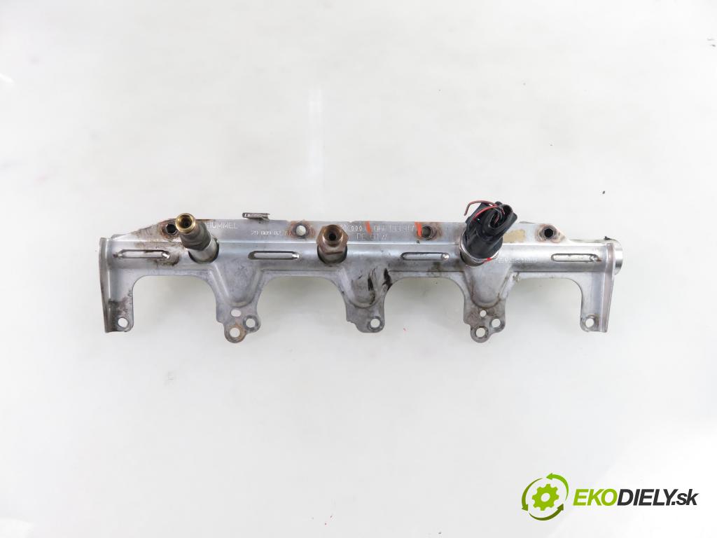 AUDI A4 (8EC, B7) SEDAN 2006 147,00 2.0 TFSI quattro - BPG 1984,00 Lišta vstrekovacia 06F133317L ; 06H906053A (Vstrekovacie lišty)