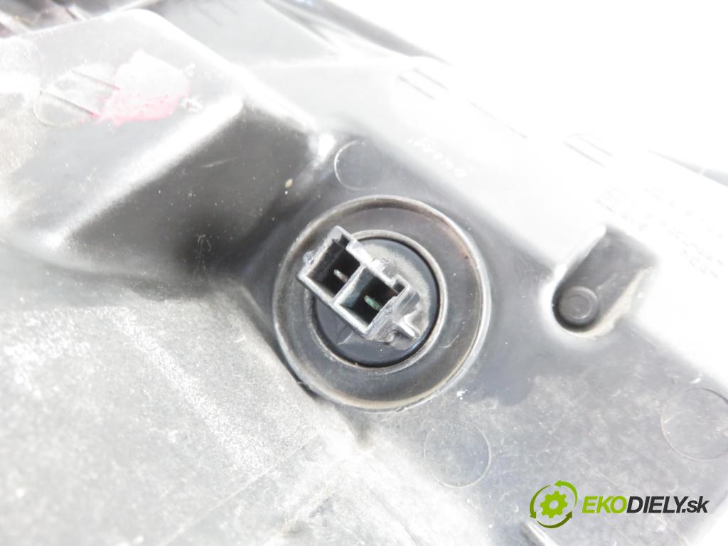NISSAN X-TRAIL (T30) SUV 2003 84,00 2.2 Di 4x4 - YD22ETI 2184,00 Svetlo LP 