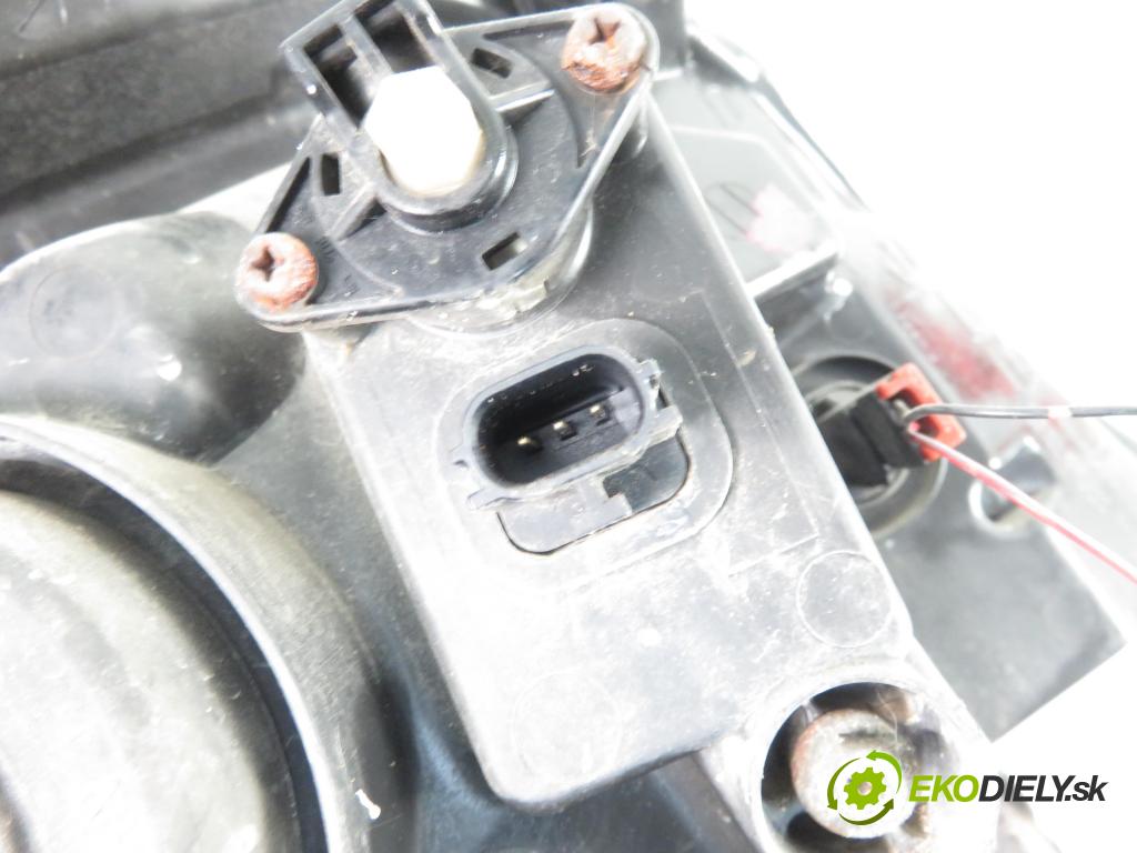 NISSAN X-TRAIL (T30) SUV 2003 84,00 2.2 Di 4x4 - YD22ETI 2184,00 Svetlo LP
