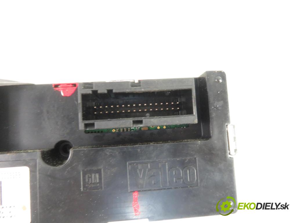 OPEL VECTRA C (Z02) LIFTBACK 2003 86,00 2.2 DTI 16V 117 - Y 22 DTR 2172,00 Panel kúrenia KLIMATIZACE: 13138196