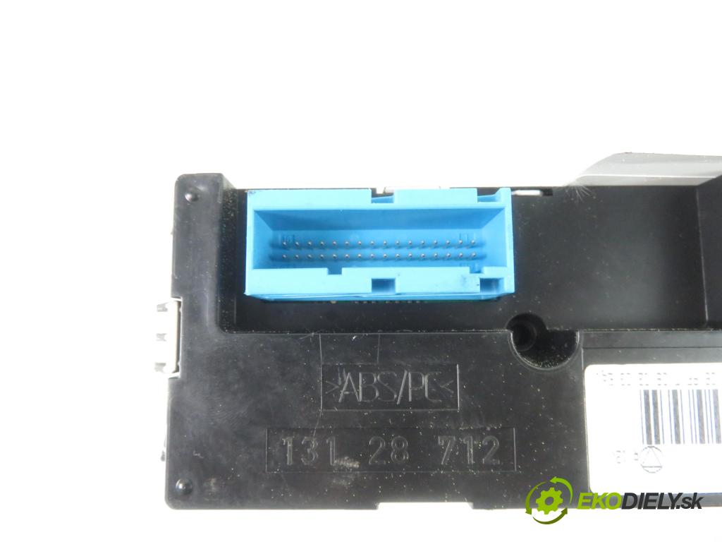 OPEL VECTRA C (Z02) LIFTBACK 2003 86,00 2.2 DTI 16V 117 - Y 22 DTR 2172,00 Panel kúrenia KLIMATIZACE: 13138196