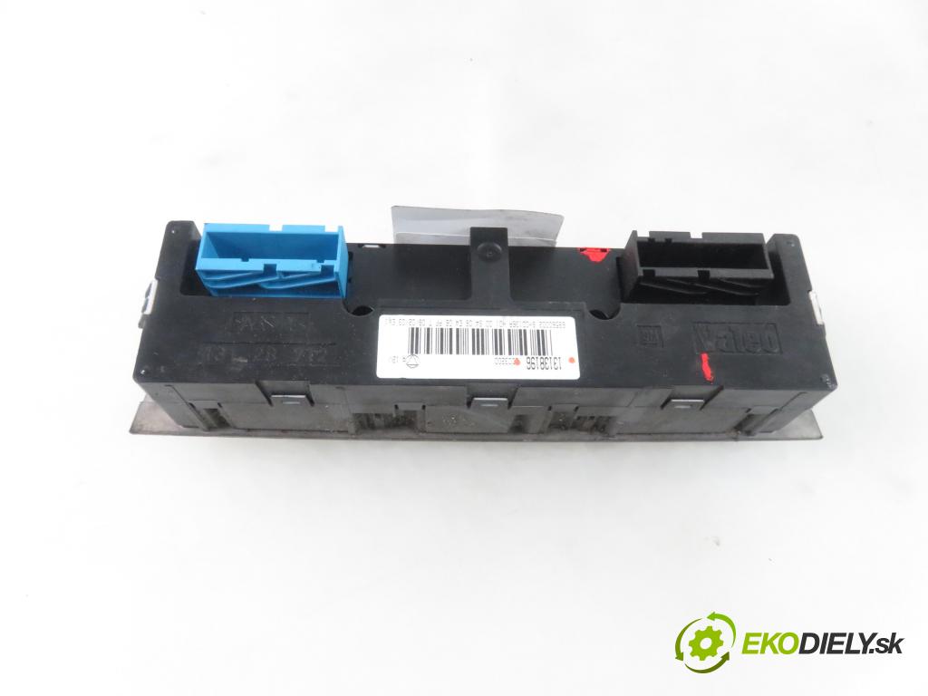 OPEL VECTRA C (Z02) LIFTBACK 2003 86,00 2.2 DTI 16V 117 - Y 22 DTR 2172,00 Panel kúrenia KLIMATIZACE: 13138196