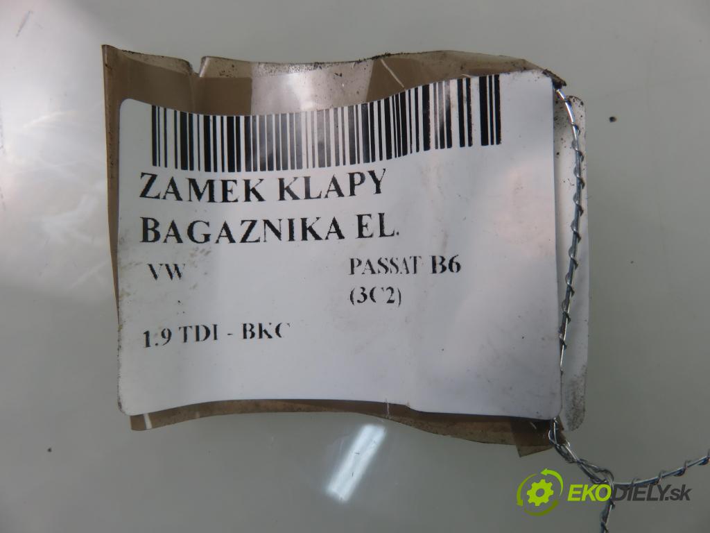 VW PASSAT B6 (3C2) SEDAN 2005 77,00 1.9 TDI PD 105 - BKC 1896,00 zámok dveří kufr EL. 4E0827505C