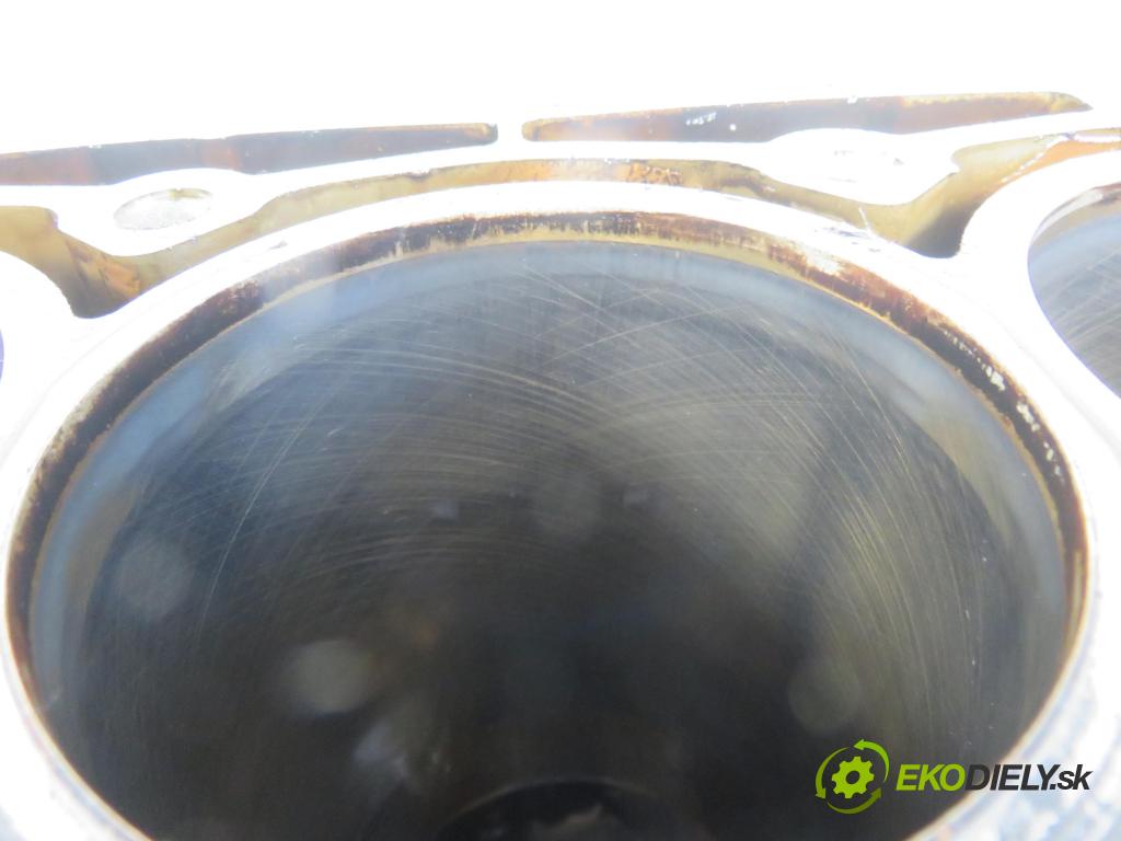 PEUGEOT 407 SW (6E_) KOMBI 2004 116,00 2.2 - 3FZ (EW12J4) 2230,00 blok Motor 3FZ (Blok motora)