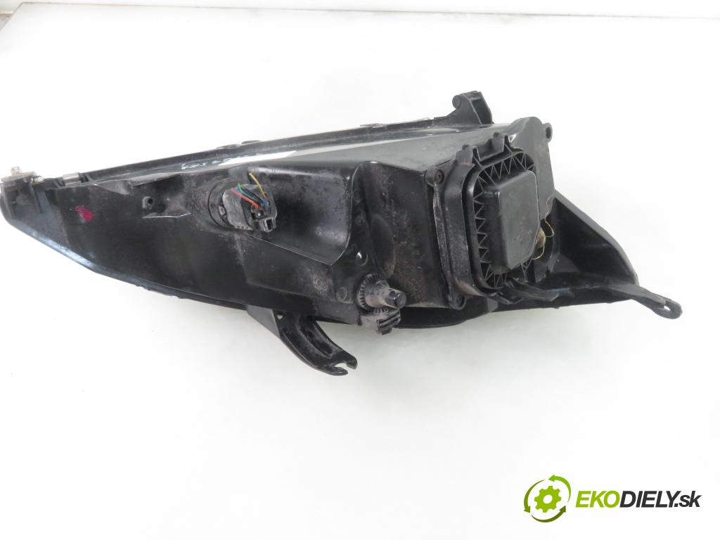 FORD FOCUS (DAW, DBW) HB 1999 74,00 1.6 16V - FYDD 1596,00 Svetlo LP