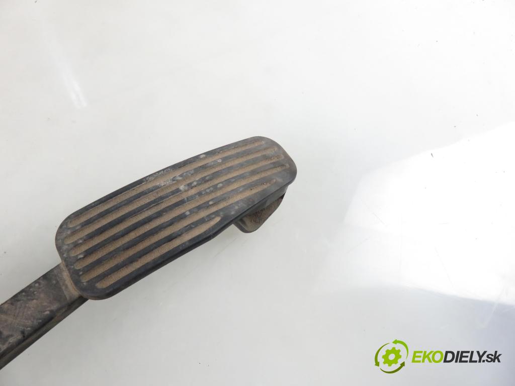 VOLVO S60 I (384) SEDAN 2002 103,00 2.4 140 - B 5244 S2 2435,00 Potenciometer plynového pedálu 30636004 (Pedále)