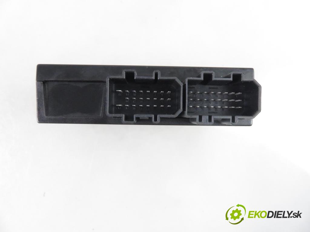 VW GOLF IV (1J1) HB 1998 50,00 1.9 SDI - AGP 1896,00 MODUL komfortu 1C0962258J