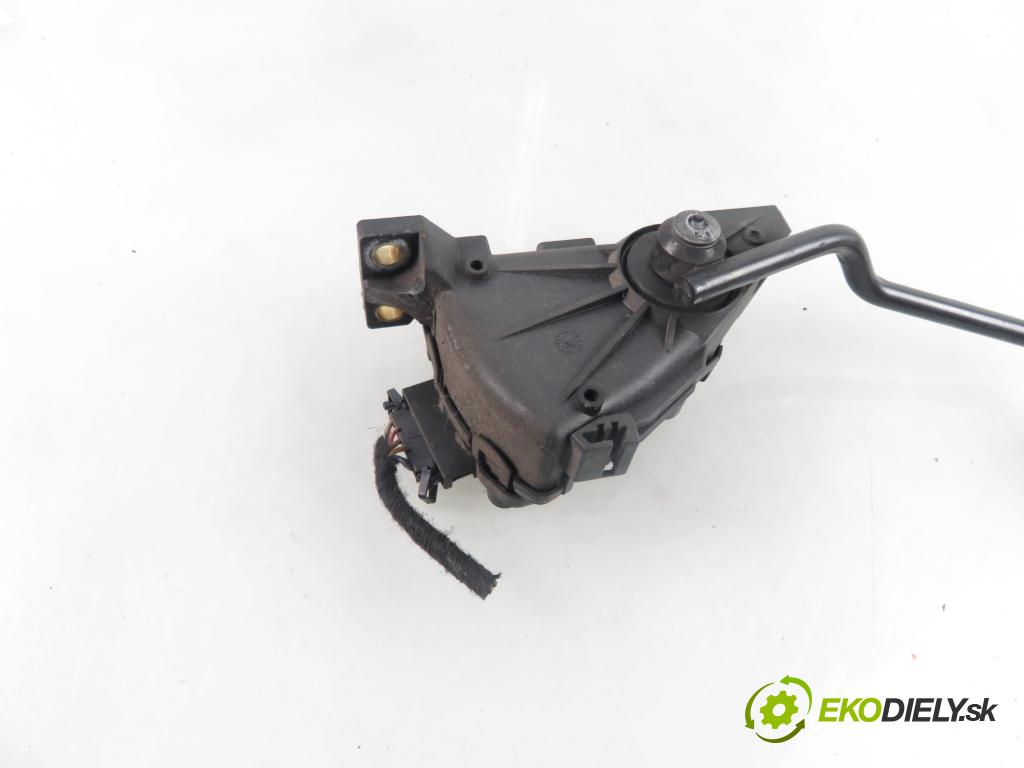 VOLVO V40 Kombi (645) KOMBI 2002 85,00 1.9 DI 116 - D 4192 T3 1870,00 Potenciometer plynového pedálu M865642 (Pedále)