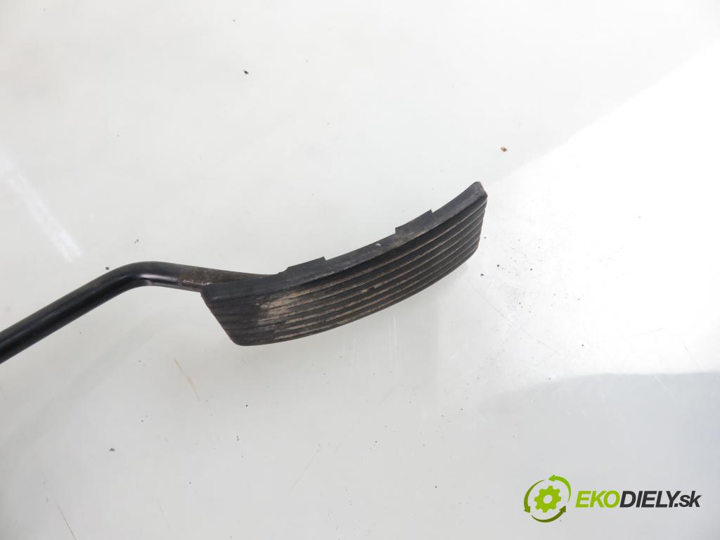 VOLVO V40 Kombi (645) KOMBI 2002 85,00 1.9 DI 116 - D 4192 T3 1870,00 Potenciometer plynového pedálu M865642 (Pedále)