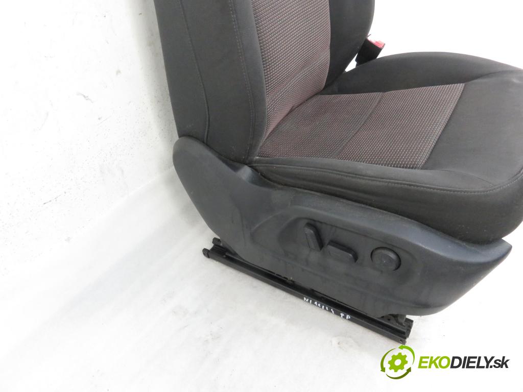 AUDI Q5 (8R) SUV 2011 125,00 2.0 TDI quattro - CGLB 1968,00 Sedadlo CESTUJÚCI/PP