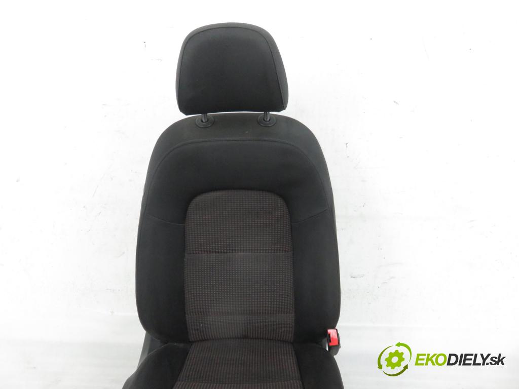 AUDI Q5 (8R) SUV 2011 125,00 2.0 TDI quattro - CGLB 1968,00 Sedadlo CESTUJÚCI/PP