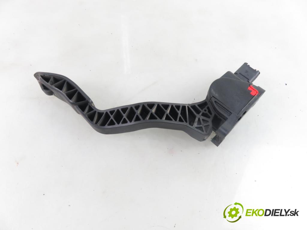 CITROEN C4 I (LC_) HB 2007 66,00 1.6 HDi - 9HX (DV6ATED4) 1560,00 Potenciometer plynového pedálu 0280755041 ; 9680565880 (Pedále)