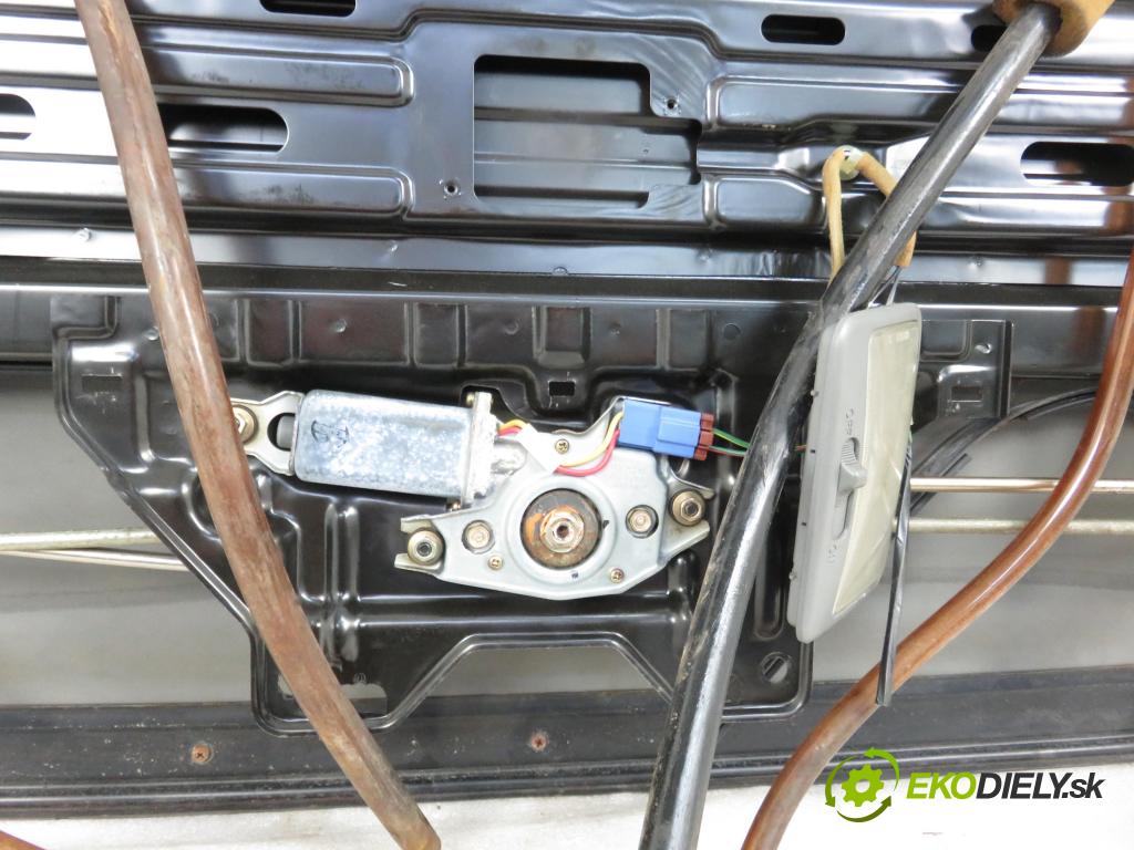 HONDA PRELUDE IV (BB_) COUPE 1993 98,00 2.0 i 16V (BB3) - F20A4 1997,00 střešní okno  (Okna karoserie)