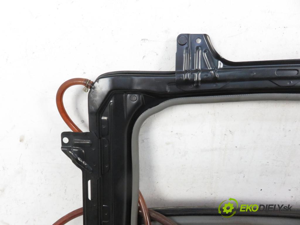 HONDA PRELUDE IV (BB_) COUPE 1993 98,00 2.0 i 16V (BB3) - F20A4 1997,00 střešní okno  (Okna karoserie)