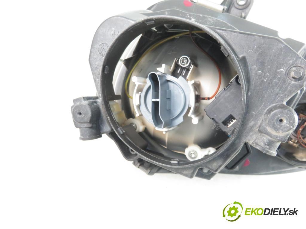 VW GOLF V (1K1) HB 2004 55,00 1.4 16V - BCA 1390,00 Svetlo PP 0301212202 ; 1K6941006A